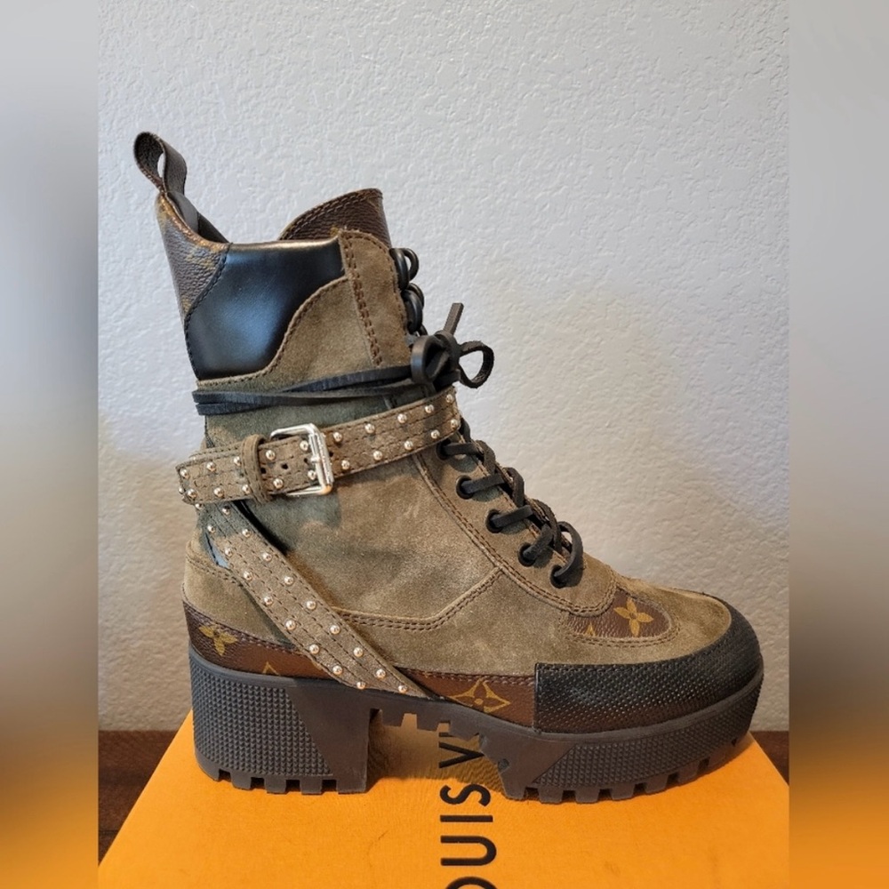 Desert combat boots